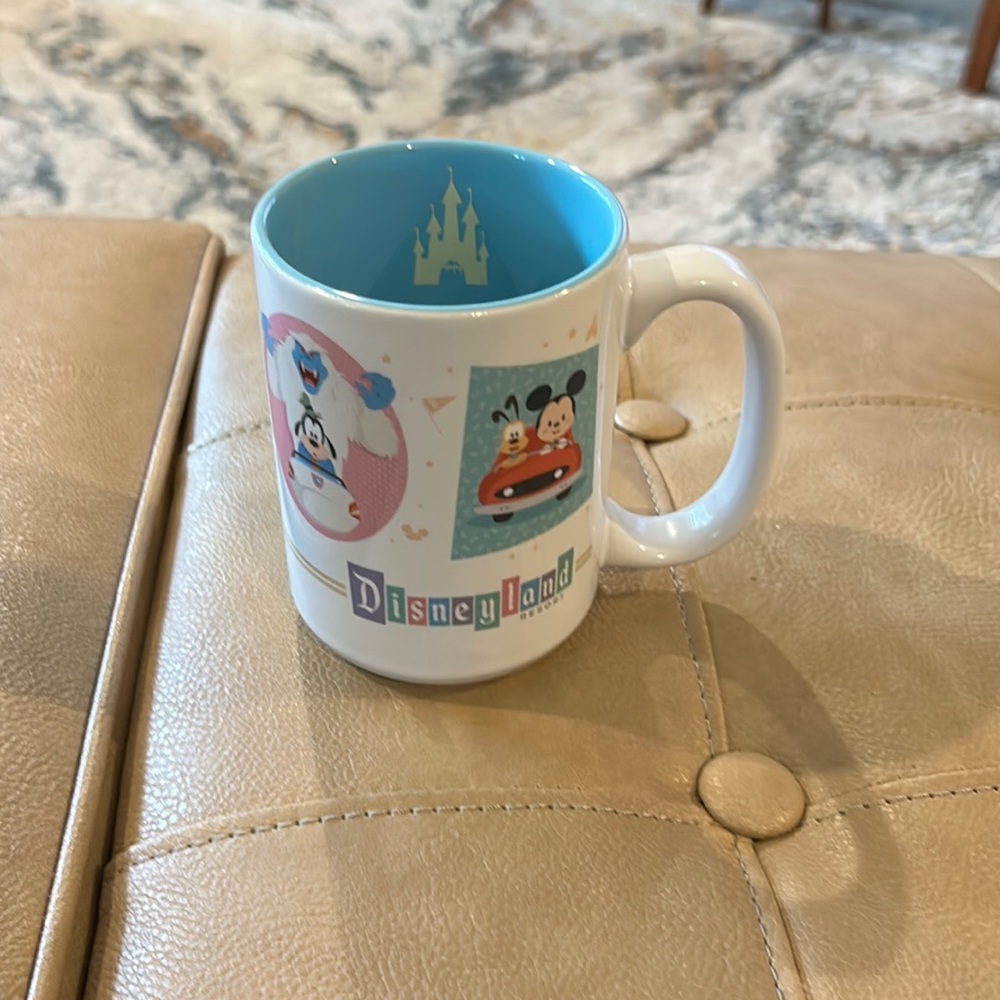 Disneyland’s modern Mickey Mouse mug with friends - Picture 1 of 9